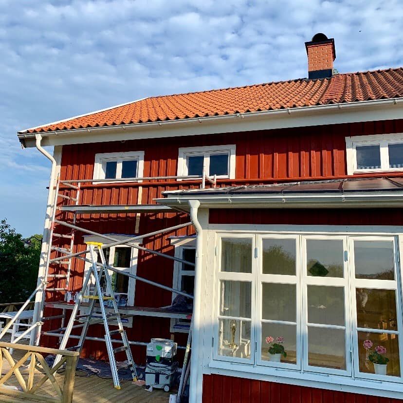 Utvänding målning och fönsterrenovering på Horsö. 